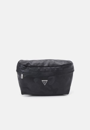 Borsa da toilette in tela nera con un motivo camouflage lucido, chiusura con zip e dettaglio del logo triangolare nella parte anteriore.