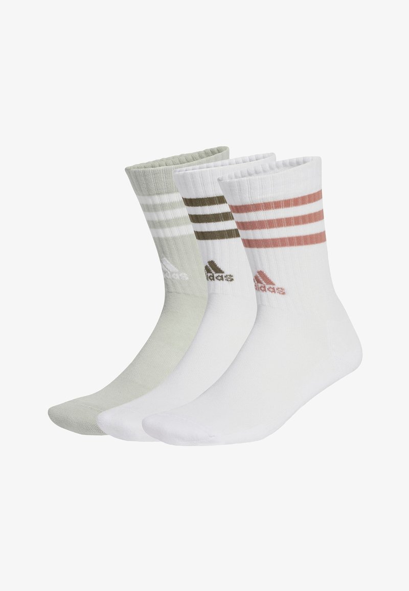 Três pares de meias Adidas de cano médio em verde claro, branco e cinza, com textura ribana e riscas em contraste perto do topo.