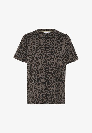 Camiseta de manga corta con estampado de leopardo en marrón y negro. Cuello redondo y corte relajado con textura de tela suave. Sin herrajes ni acentos visibles.