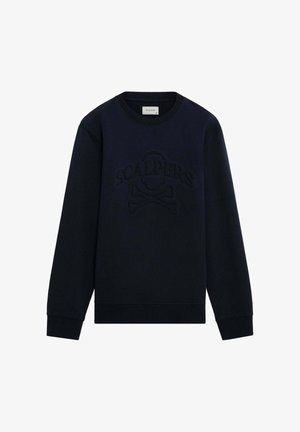 Sweat-shirt noir à manches longues et col rond avec le texte en relief "SCALPERS" et un design de crâne et os croisés sur la poitrine.