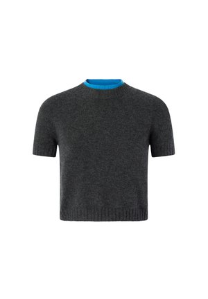 Kratki rukavi pulover od tamnosive vune, s rebrastim tirkiznim ovratnikom. Meka tekstura, prilagođen kroj, jedinstvena boja s jednostavnim dizajnom.