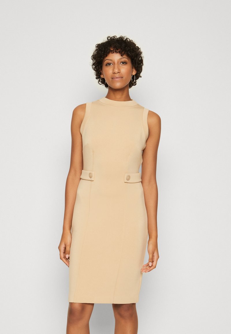 Guess BODYCON - Vabalt langev kleit - safari tan