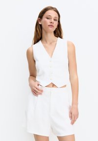 PULL&BEAR RUSTIC - BERMUDA - Pantaloni scurți - white