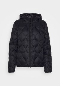 Giacca a vento nera con cappuccio, caratterizzata da una texture trapuntata e una cerniera frontale. Il materiale è liscio con un design di isolamento leggero.