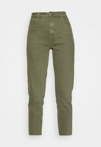 Pantalon taille haute, coupe droite, en denim vert olive. Il comprend une fermeture à boutons sur le devant, des passants pour ceinture et quatre poches avec une texture lisse.
