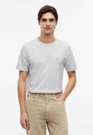 Tommy Hilfiger SEASONAL FIT TEE CORE ESSENTIALS - Μπλουζάκι με στάμπα - ecru/desert sky