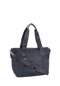 Siva najlonova torba s dvema zgornjima ročajema in nastavljivim pasom. Ima pas z logotipom, zadrgo za zapiranje in sprednji žep z zadrgo.