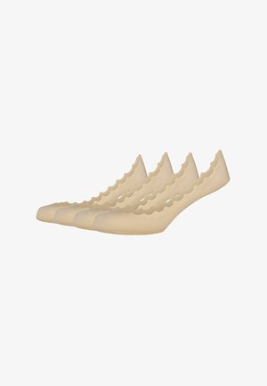 Beige, nicht sichtbare Füßlinge mit wellenförmigen Kanten, in einer geschichteten, überlappenden Anordnung auf weißem Hintergrund dargestellt.