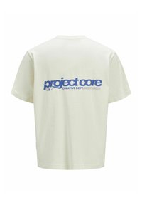 Cremefarvet t-shirt med løs pasform, korte ærmer og et blåt grafisk tekstdesign på ryggen, der står "project core CREATIVE DEPT."