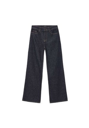 Jeans in denim blu scuro a gamba larga con bottone anteriore, chiusura con zip e design a cinque tasche, disposti piatti su sfondo bianco.