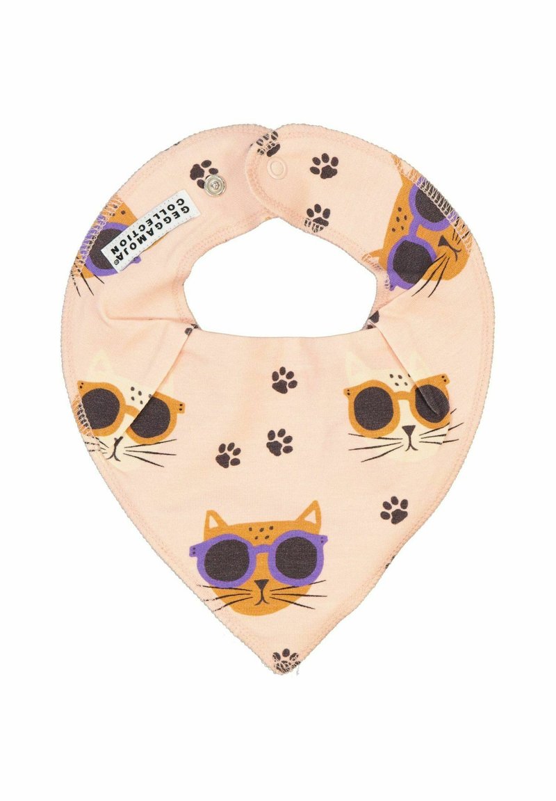 Peach bandana smæk lavet af bomuld, der har et gentaget mønster af katteansigt med solbriller og poteaftryk, sikret med trykknapper.