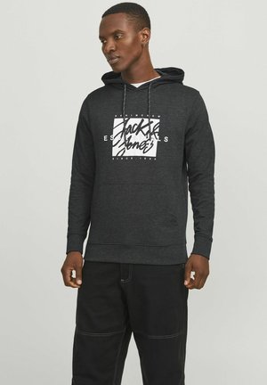 Donkergrijze hoodie met een trekkoord, met in het midden een witte grafische afbeelding. Gemaakt van zachte, gestructureerde stof.
