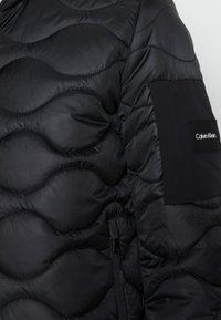 Calvin Klein Chaqueta de entretiempo - black
