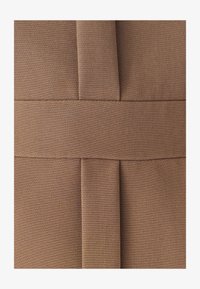Valitud, taupe