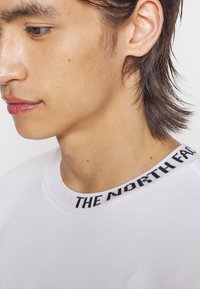 The North Face ZUMU CREW - Camisola - white