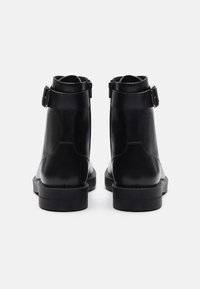 Zign LEATHER - Gležnjarji z vezalkami - black
