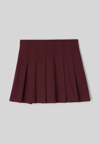 Jupe mini plissée bordeaux en tissu doux, avec une taille plate et de multiples plis réguliers pour une silhouette structurée.