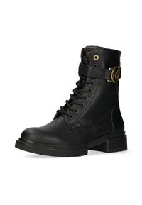 Botín de cuero negro hasta el tobillo con punta redonda, cordones en la parte delantera y detalle de hebilla lateral. Presenta una superficie texturizada y una suela de goma gruesa.