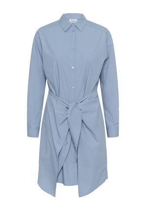 hele sinine pika varrukaga särkkleit krae, ees nööpidega ja vöökohal sõlmitud lipsudetailiga.