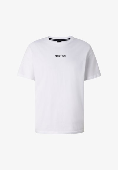 T-shirt blanc à col rond avec manches courtes, arborant l'inscription "FIRE + ICE" en noir centrée sur la poitrine.