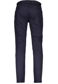 Ciemnogranatowe, dopasowane spodnie z szlufkami na pasek i dwoma zapinanymi na guziki tylnymi kieszeniami, widoczne od tyłu na białym tle.