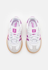 adidas Originals SAMBA OG KIDS - Matalavartiset tennarit - footwear white/purple burst/gum