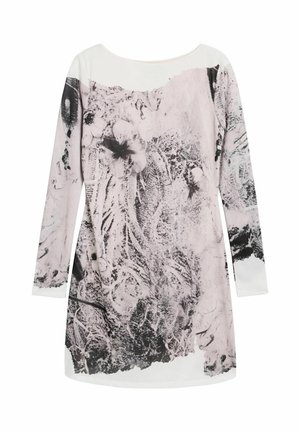 Rochie cu mâneci lungi, până la genunchi, cu un model floral abstract în nuanțe de roz pal și negru pe un fundal alb.