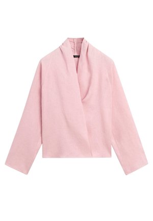 Blusa rosa chiaro a maniche lunghe con davanti drappeggiato incrociato e scollo senza collo, mostrata su sfondo bianco.