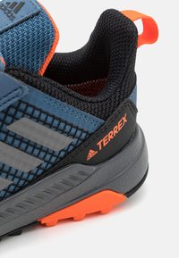 adidas Terrex TERREX TRAILMAKER RAIN.RDY HIKING - Hikingskor - steel/grey three/impact orange