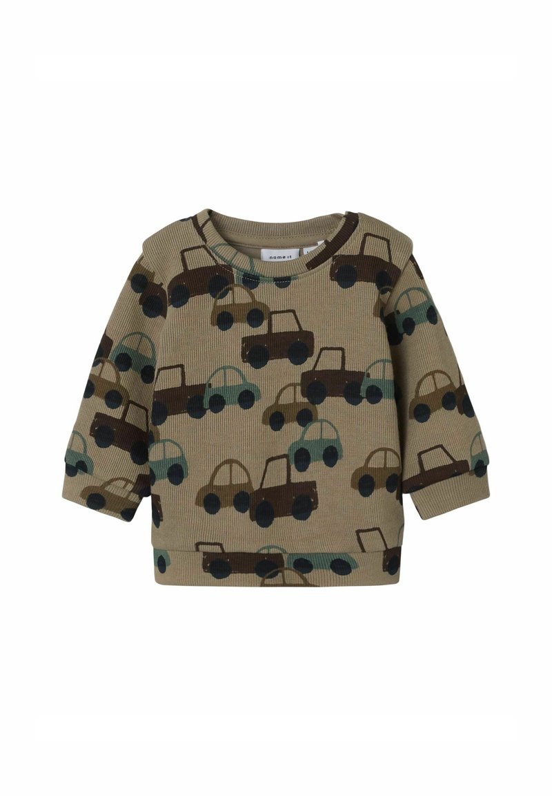 Pull beige à manches longues taille tout-petit avec motif de voitures marron et vertes, poignets côtelés et col rond.