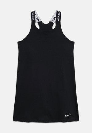 Černý sportovní tílko bez rukávů s bílým logem Nike Swoosh na lemu a elastickými ramínky Nike Pro s logem značky.