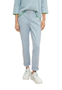 comma casual identity REGULAR  MIT GARMENT DYE - Pantalon classique - hellblau