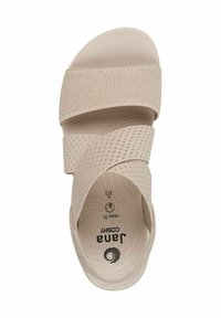 Sandal in beige con due cinturini elastici, texture perforata e soletta imbottita con logo circolare. Punta arrotondata e suola piatta.