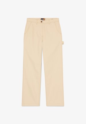 Pantalones beige de pierna recta confeccionados en tela ligera. Cuentan con dos bolsillos delanteros, trabillas para cinturón y costuras visibles.