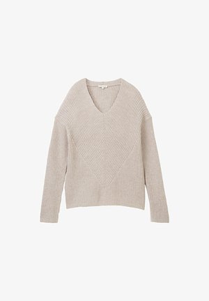 Bež pleteni pulover z V-izrezom, ki ima teksturiran reberni vzorec in diagonalni oblikovni element spredaj. Dolgi rokavi in skrajšan kroj.