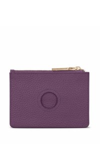 Portafoglio in pelle viola con una superficie texture, dotato di un accento circolare e una zip dorata lungo il bordo superiore. Forma compatta e rettangolare.