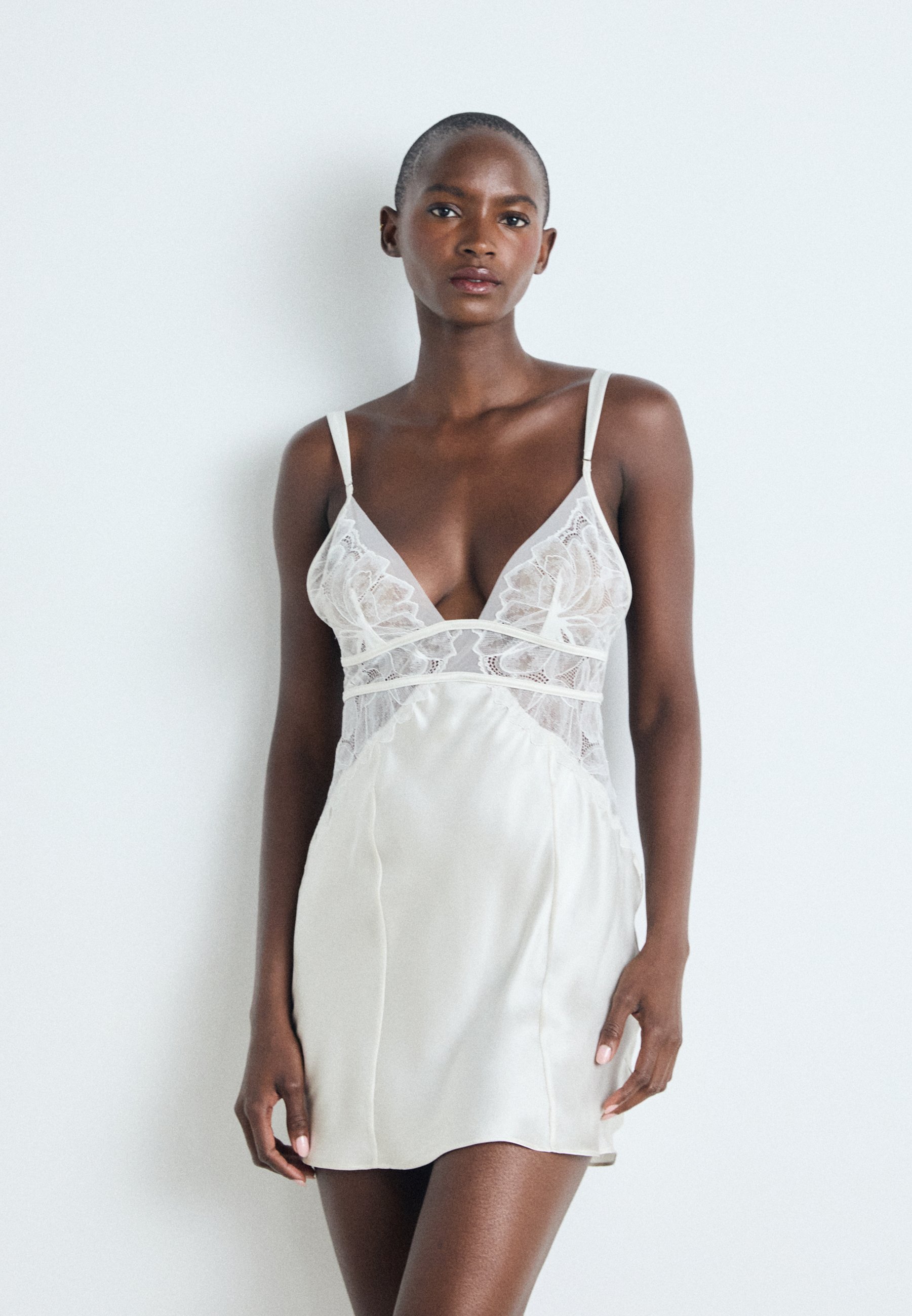 Calvin Klein Underwear CHEMISE CK BLACK FLORAL LACE - Nightie - chalk/off- white - Zalando.ie Calvin Klein Underwear CHEMISE CK BLACK FLORAL LACE - Nightie - chalk/off- white - Zalando.ie