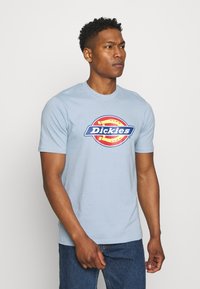 Dickies ICON LOGO TEE - T-shirt estampada - fog blue