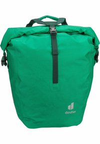 Zaino impermeabile verde con chiusura a rotolo, spallacci neri, base piatta, forma rettangolare e logo argentato sulla parte anteriore.