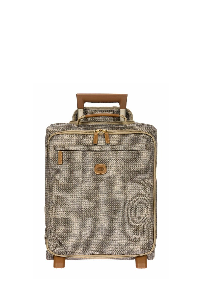Valise en tissu tissé beige et marron avec une surface texturée, poignée en cuir marron, double zips et détail de poche avant.