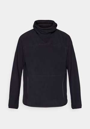 Zwarte pullover met een hoge kraag, lange mouwen en voorzakken met rits. Gemaakt van zachte stof met subtiele stikseldetails.