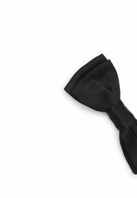 Nœud papillon en satin noir avec une finition texturée. Il possède une bande centrale pour le maintien. Le design est symétrique avec de doux plis.
