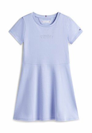 Lyse lilla bomulds Kjole med korte ærmer, rund udskæring og et prægede "TOMMY" logo på brystet. A-formet silhuet.