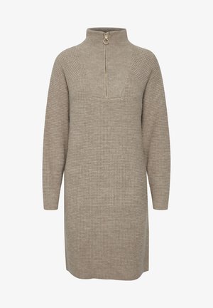 Robe en tricot beige avec un col haut, fermeture éclair demi-longueur et motif texturé. Manches longues et coupe droite avec fentes sur les côtés.