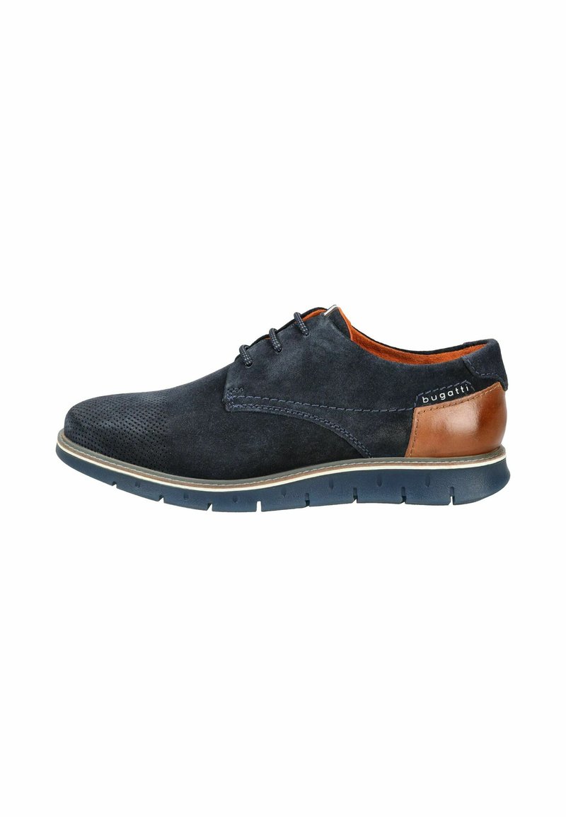 Scarpa in suede blu con punta perforata, tacco in pelle marrone e suola in gomma flessibile. Presenta chiusura con lacci e dettagli di cucitura a contrasto.