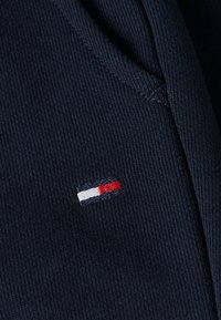 Tommy Hilfiger ESSENTIAL CORE - Shorts - desert sky