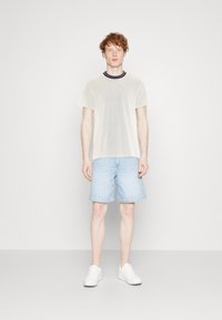 Lacoste T-paita - flour