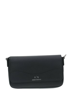 Borsa a tracolla nera in pelle con finitura testurizzata, design curvo e logo silver. Dotata di chiusura a pattina e tracolla rimovibile.