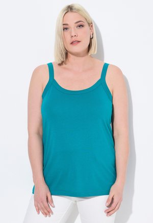 Tiefblaues Tanktop mit breiten Schulterträgern und einem runden Halsausschnitt, aus einem weichen, leichten Material gefertigt. Glatte Textur, lockere Passform.
