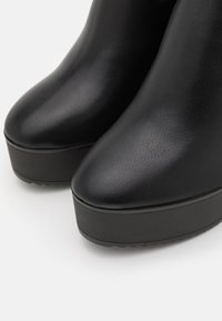 Steve Madden JUSTLY - Bottes compensées - black